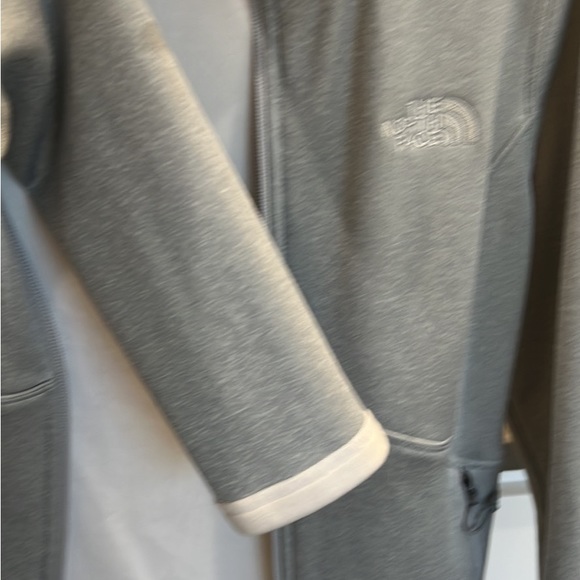 Womens Light Grey NorthFace lightweight jacket Sz Med - Picture 9 of 9